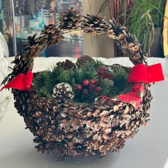 Vintage Rustic Folk Art Pine Cone Hand Crafted Basket Winter Holiday